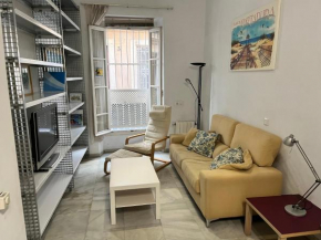 APARTAMENTO CENTRICO EN CASA TIPICA GADITANA